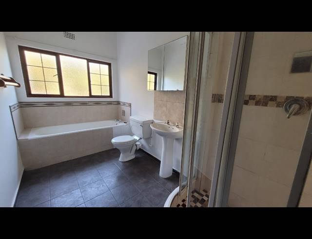 3 BEDROOM HOUSE TO LET IN DOON HEIGHTS